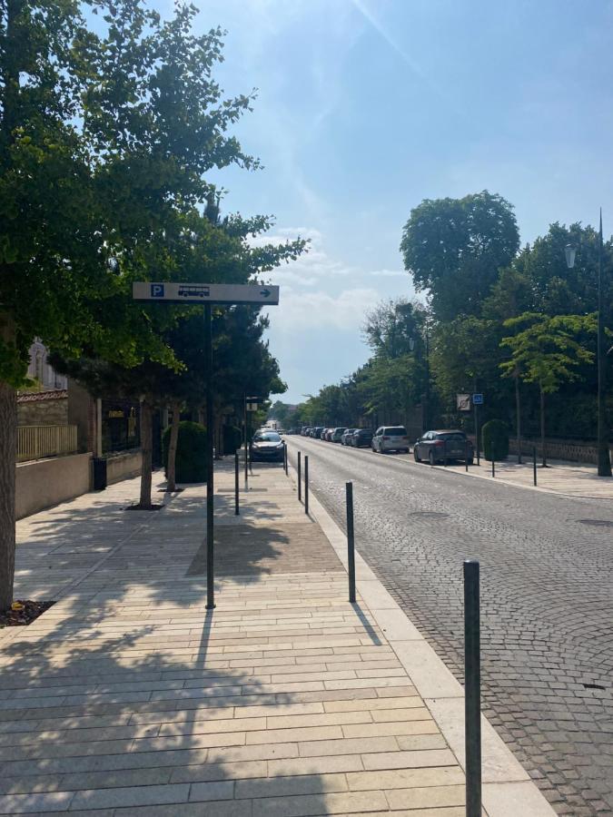 Avenue De Champagne Epernay Private Parking Apartment ภายนอก รูปภาพ